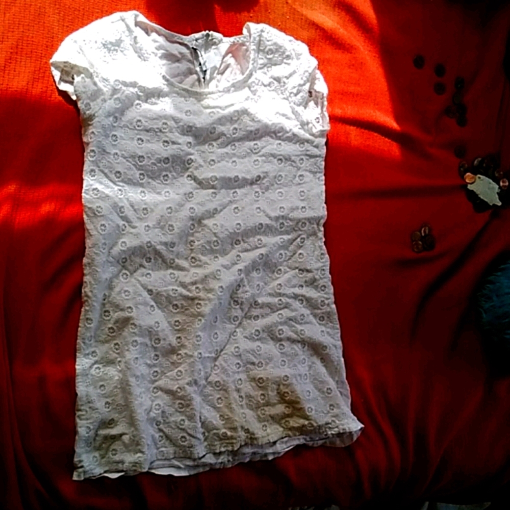 White tee